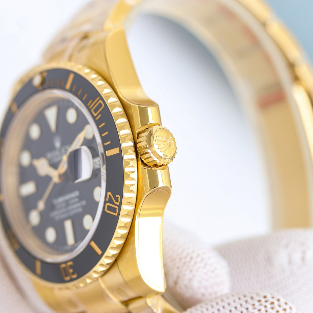 Rolex Perpetual Date Submariner Wrist Watch