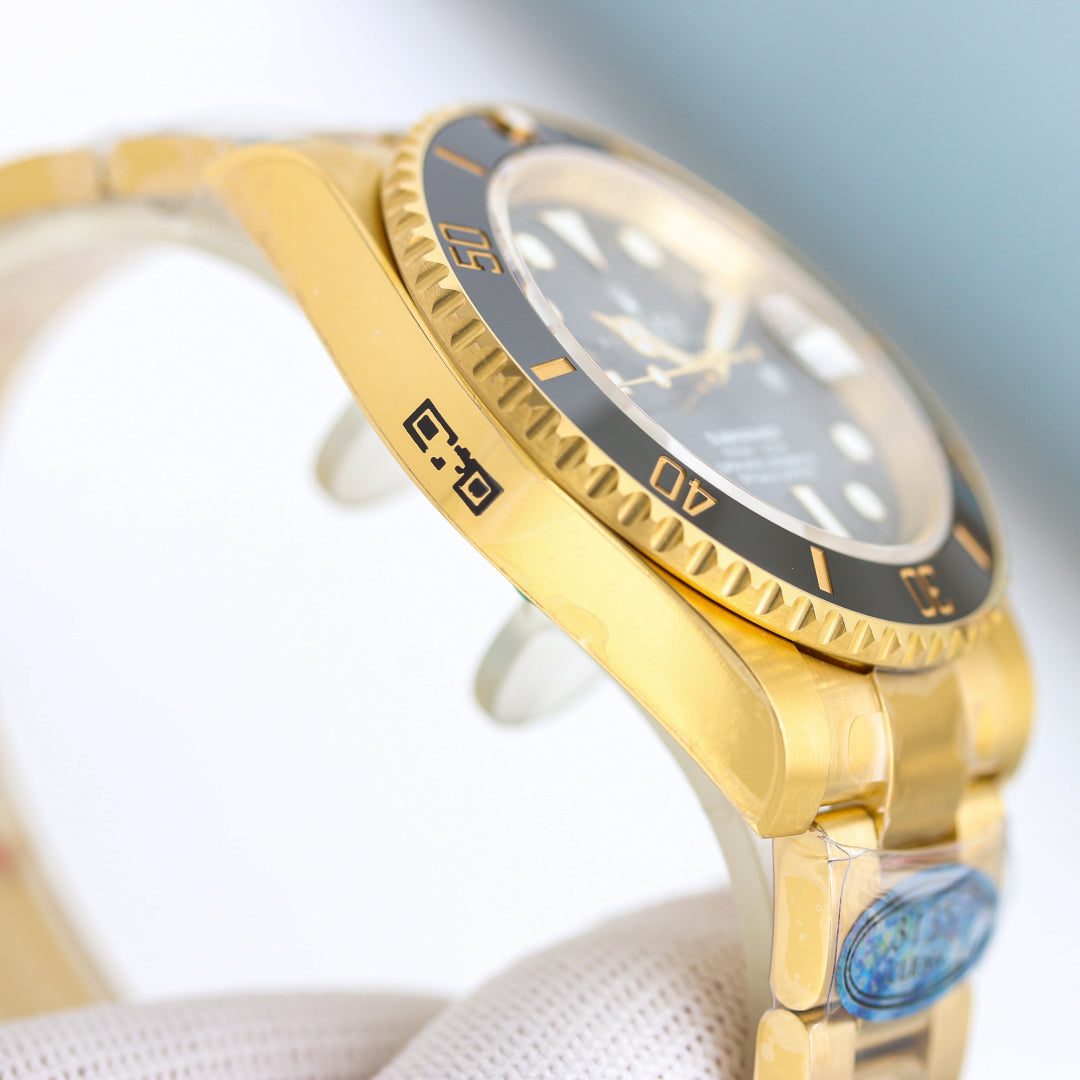 Rolex Perpetual Date Submariner Wrist Watch