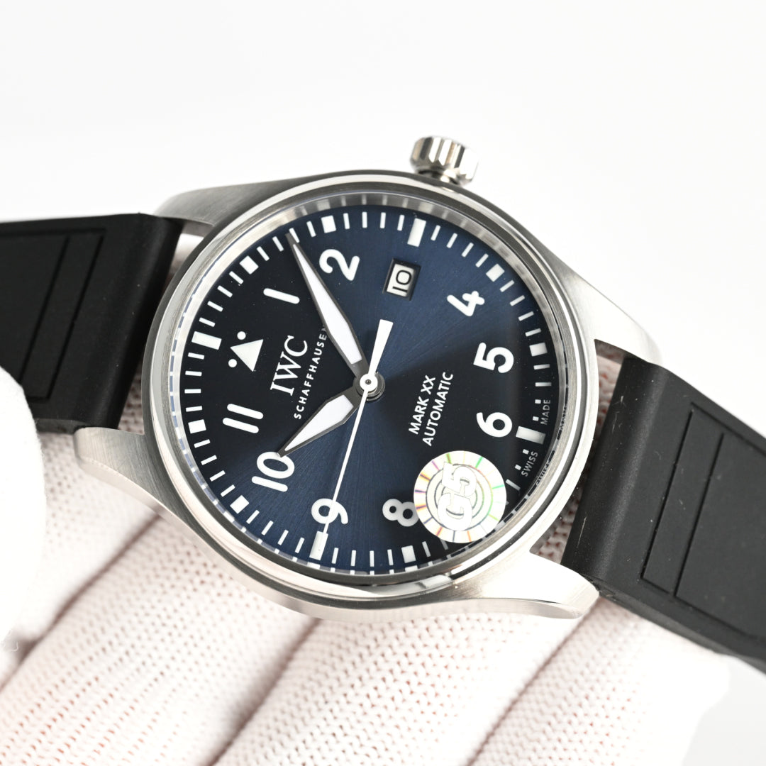 IWC PILOT'S WATCHES Mercedes-AMG PETRONAS Formula One™ Team IW328210