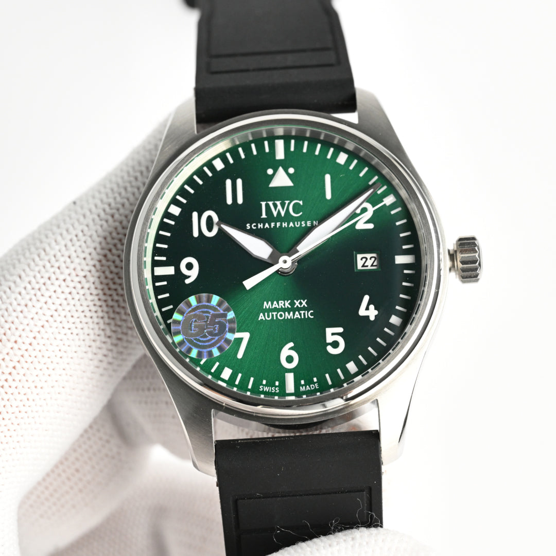 IWC PILOT'S WATCHES Mercedes-AMG PETRONAS Formula One™ Team IW328210
