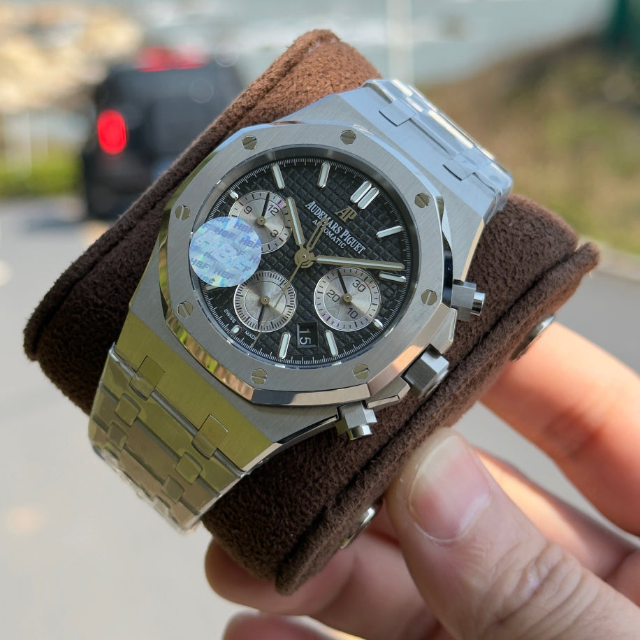 Audemars Piguet Royal Oak Chronograph Luminous Wrist Watch