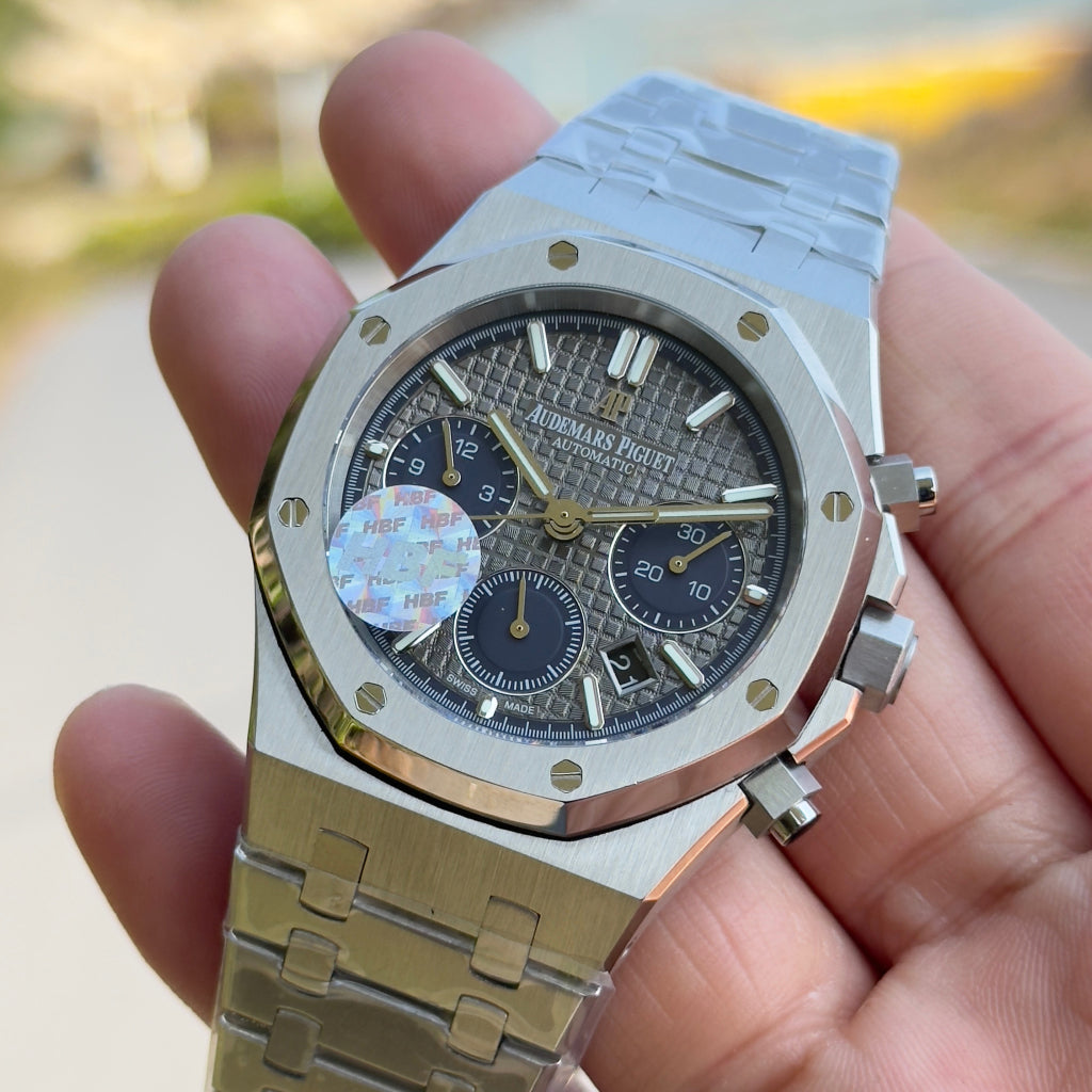 Audemars Piguet Royal Oak Chronograph Luminous Wrist Watch