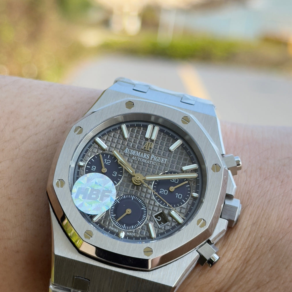 Audemars Piguet Royal Oak Chronograph Luminous Wrist Watch