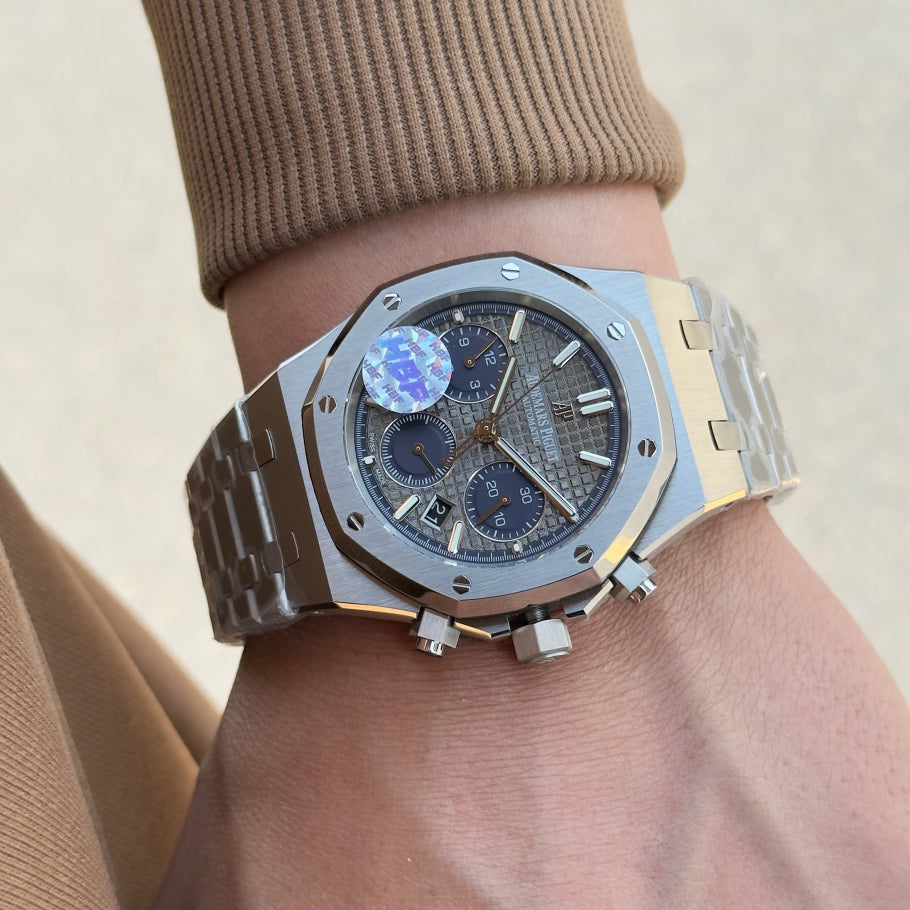 Audemars Piguet Royal Oak Chronograph Luminous Wrist Watch