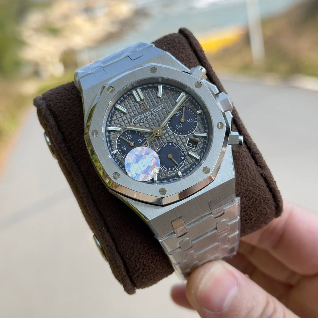 Audemars Piguet Royal Oak Chronograph Luminous Wrist Watch