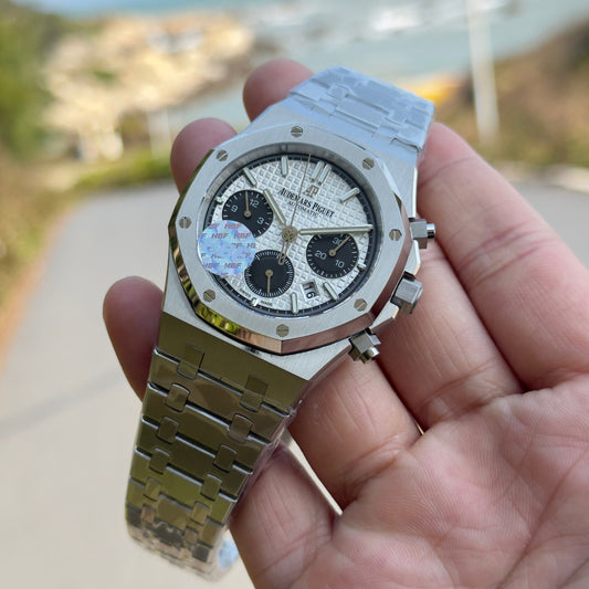 Audemars Piguet Royal Oak Chronograph Luminous Wrist Watch