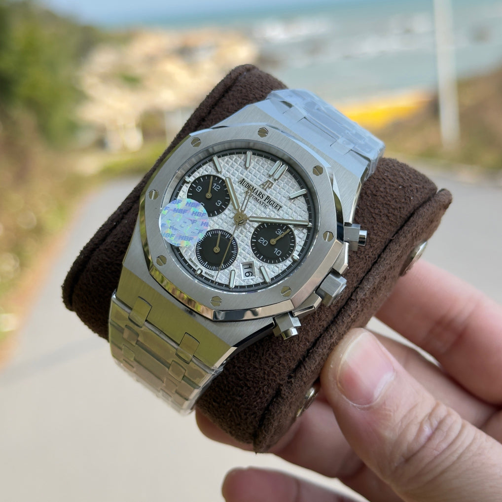 Audemars Piguet Royal Oak Chronograph Luminous Wrist Watch