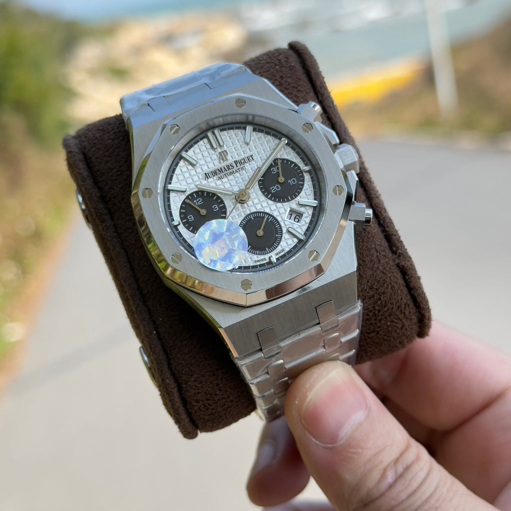 Audemars Piguet Royal Oak Chronograph Luminous Wrist Watch