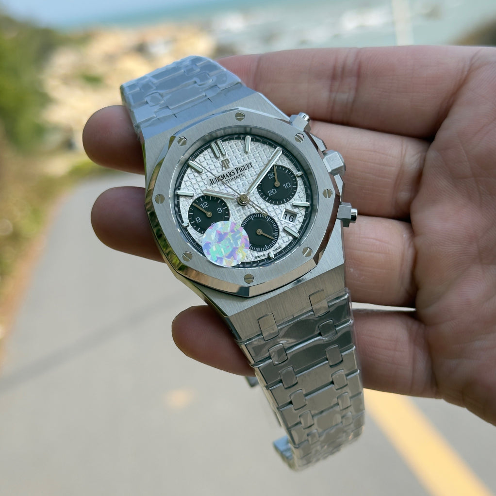 Audemars Piguet Royal Oak Chronograph Luminous Wrist Watch