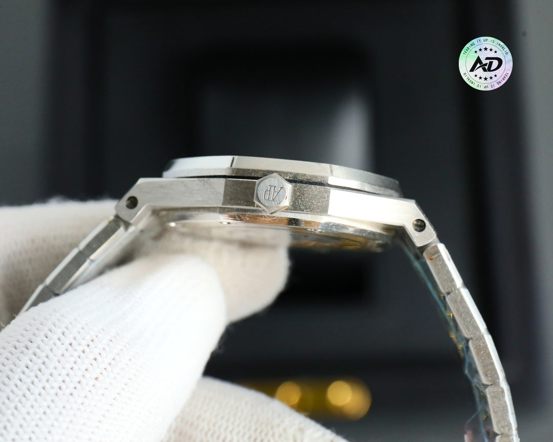 Audemars Piguet Royal Oak Quartz Wrist Watch for Women