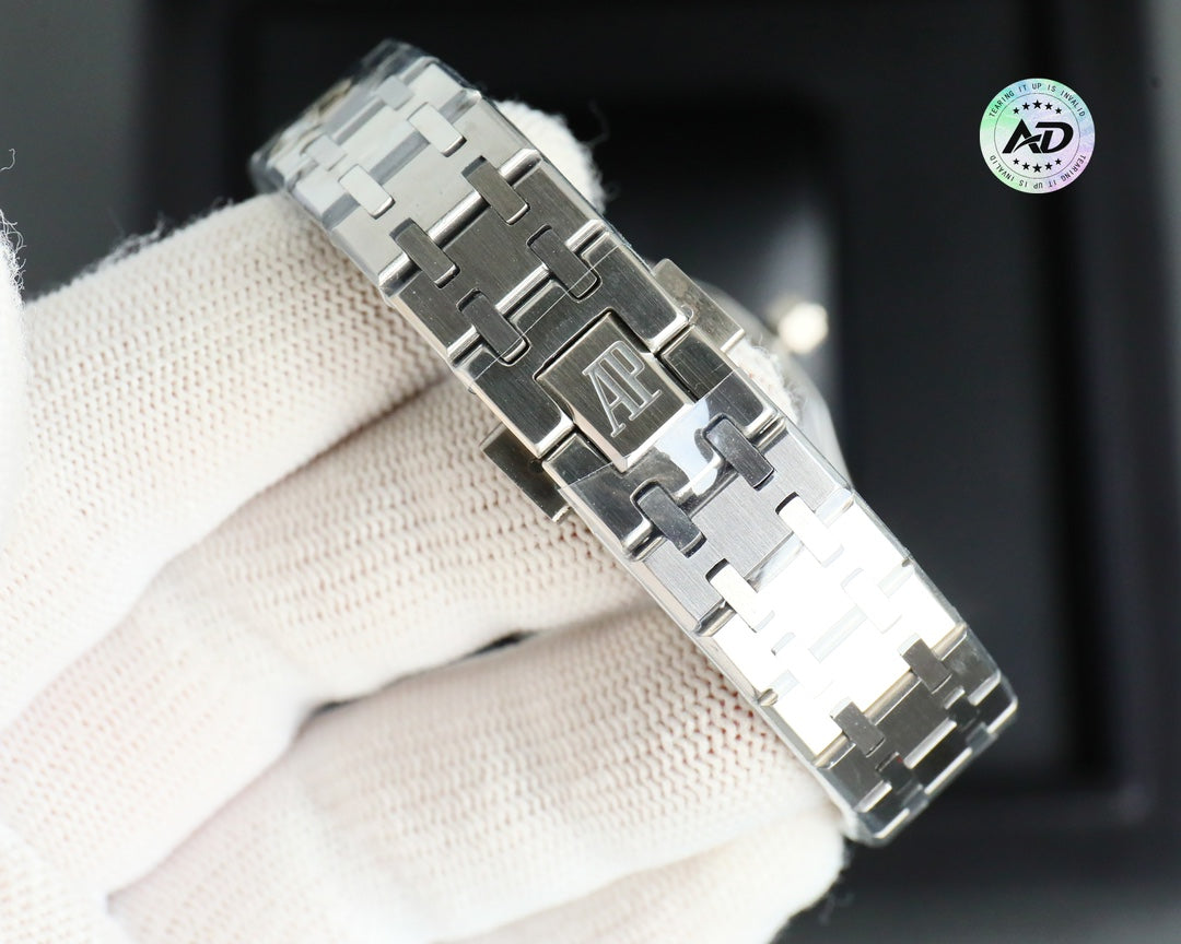 Audemars Piguet Royal Oak Quartz Wrist Watch for Women