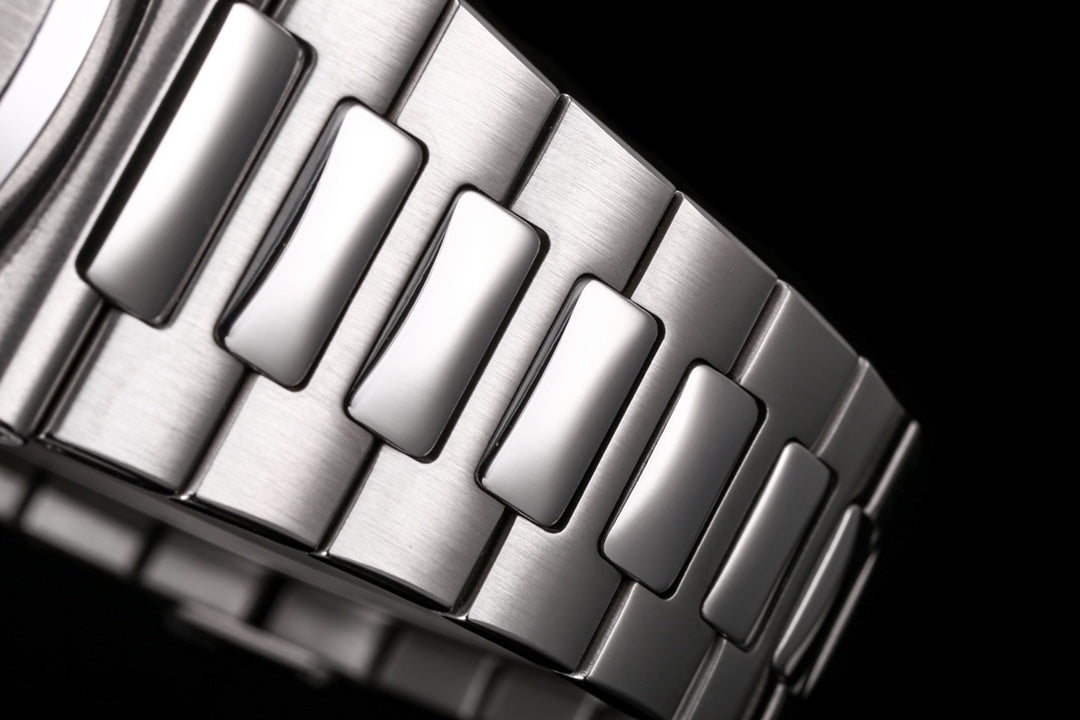 Patek Philippe Nautilus 5712/1A-001 Multi functional Watch