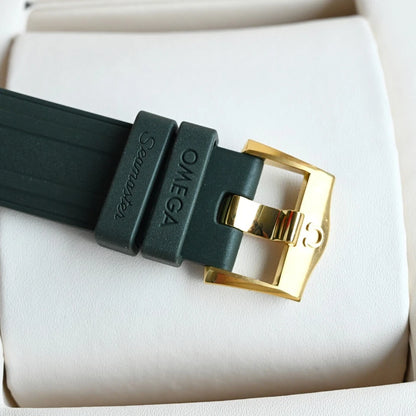 Omega The new Omega Seamaster Gold and green gold-plated 42mm mechanical watch