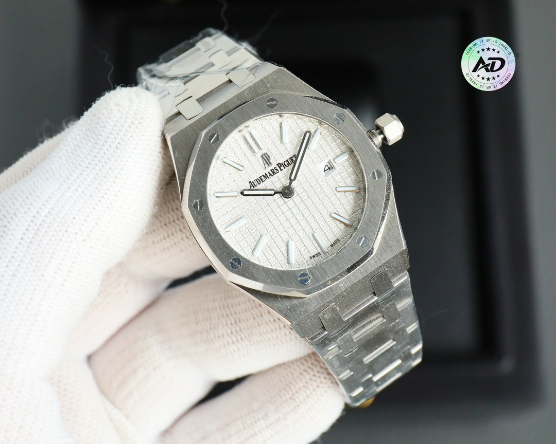 Audemars Piguet Royal Oak Quartz Wrist Watch for Women